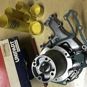 GWP323 – WATER PUMP V8 CARB NON VISC DEF/RRC