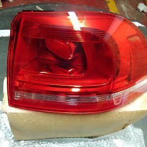 7P6945096B – VW Touareg ( 2011 – ) Rear Right Taillight Outer Right