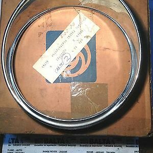 C18181 – JAGUAR XJ6 3 SERIES HEADLIGHT BEZEL TRIM RING W/O VENT SCREEN