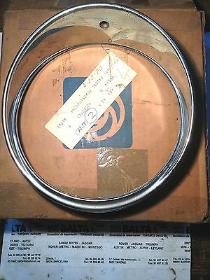 C18181 – JAGUAR XJ6 3 SERIES HEADLIGHT BEZEL TRIM RING W/O VENT SCREEN